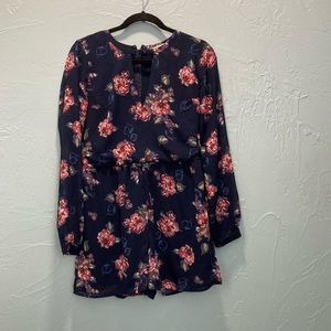 Abercrombie & Fitch
Cute Romper 
Size 2 Romper Navy Blue with Pink/Red Flowers